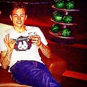 Meet your Posher, Kenneth